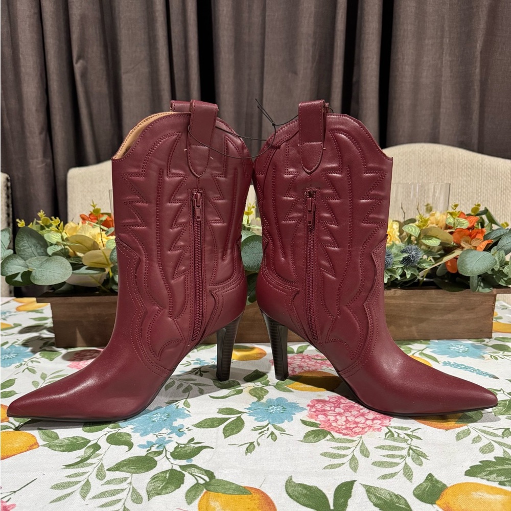 New Indigo’s Women's Burgundy Western Boots - Size 8.5M